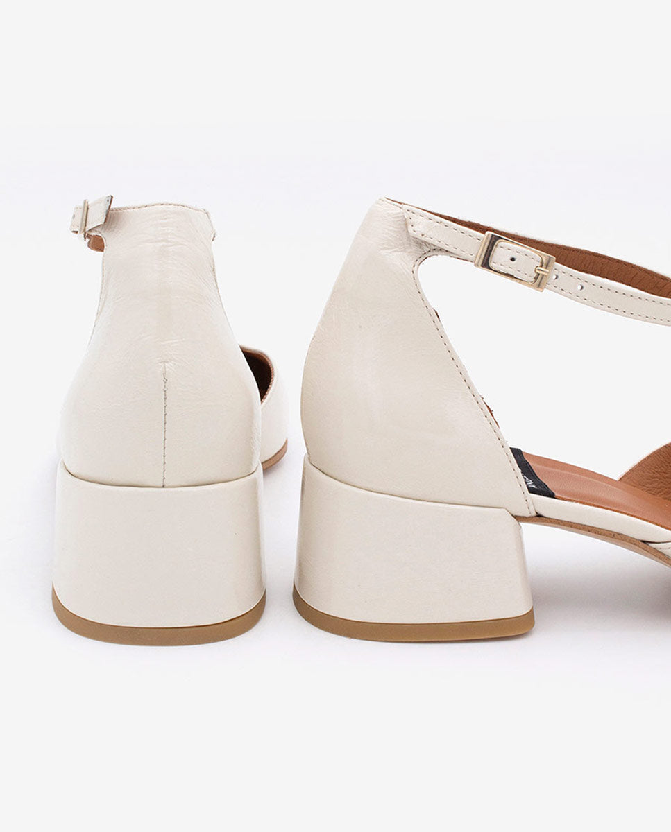 GABRIELLE - Zapato de tacón bajo con pulsera de piel – beige – Talla 39 – Ángel Alarcón