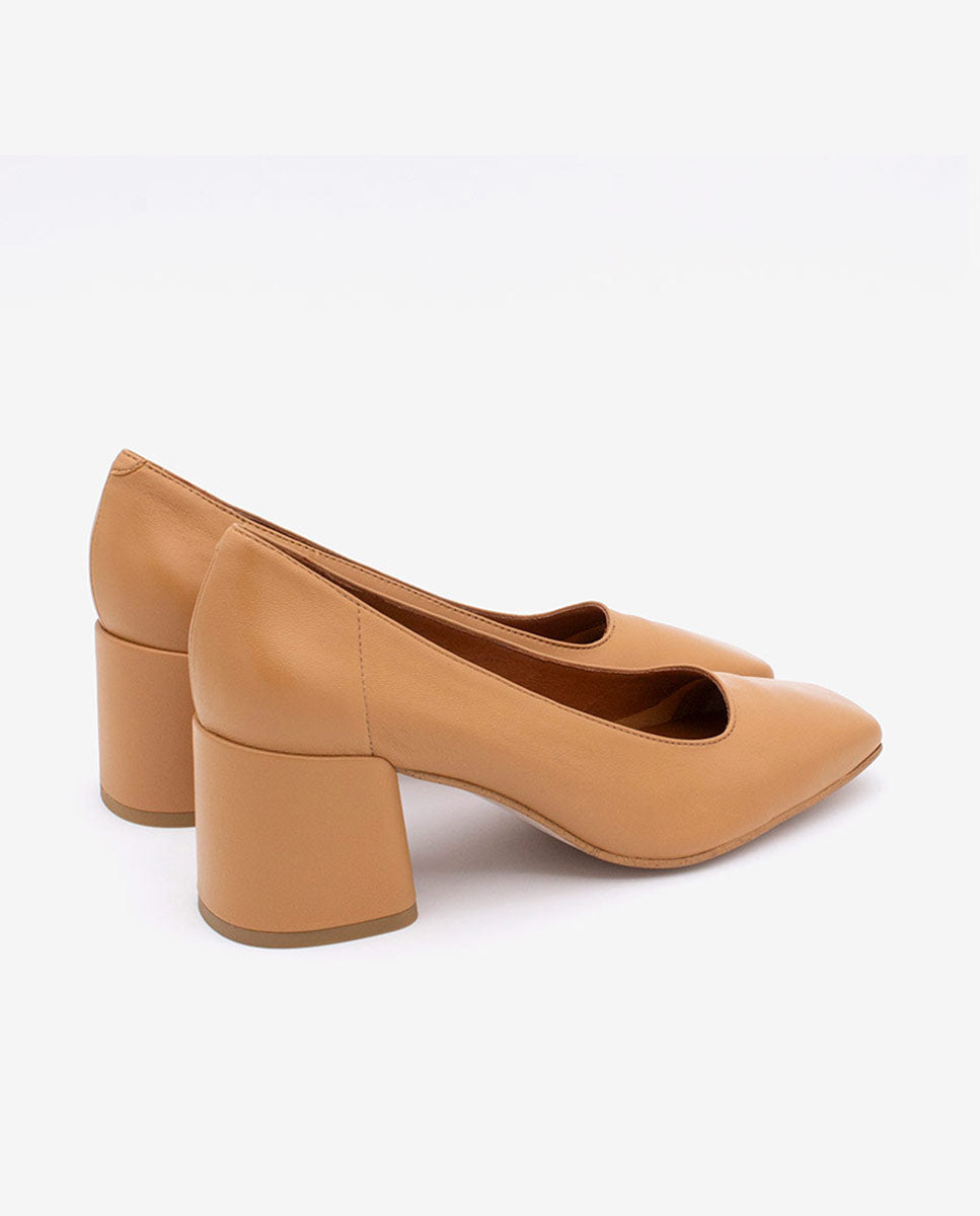 LUCIE - Zapatos de salón cómodos con tacón ancho de piel – camel – Talla 38 – Ángel Alarcón