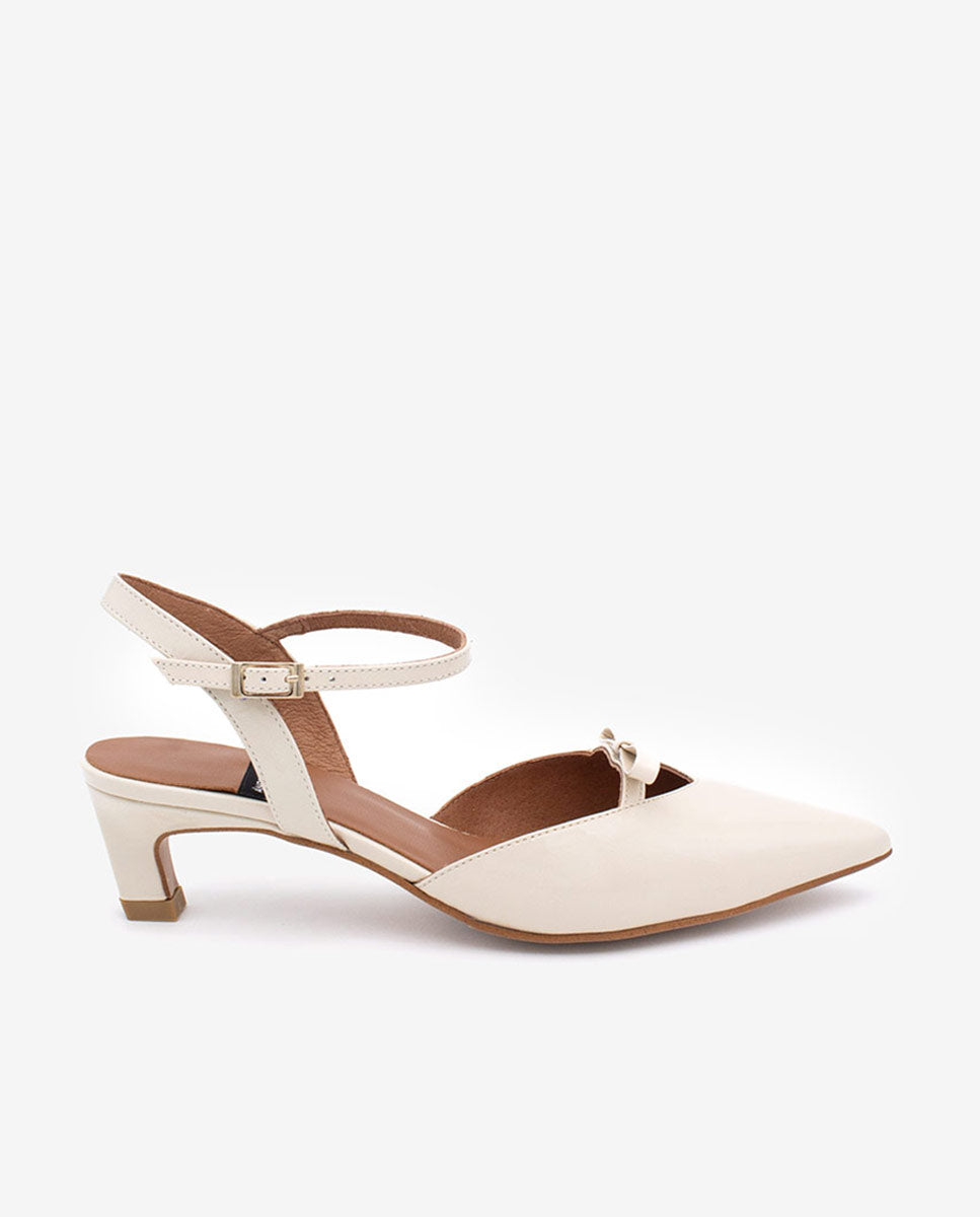 VERONIQUE – Zapatos de salón abiertos con tacón bajo de piel texturizada – beige – Talla 37 – Ángel Alarcón