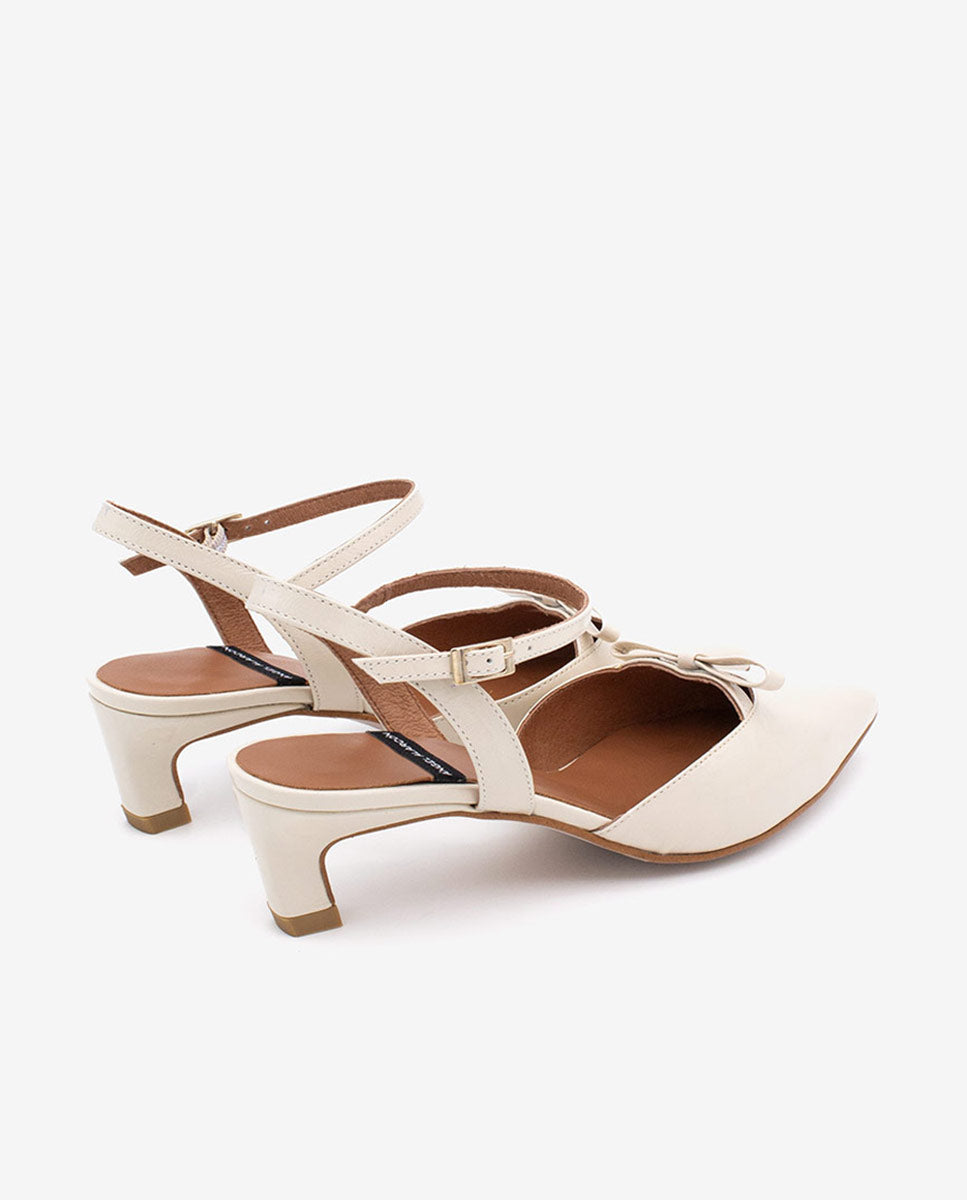 VERONIQUE – Zapatos de salón abiertos con tacón bajo de piel texturizada – beige – Talla 38 – Ángel Alarcón