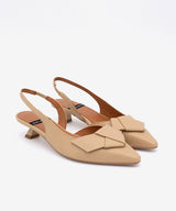 ALINE – Zapatos de salón destalonados de punta fina con lazo de piel – camel – Talla 37 – Ángel Alarcón