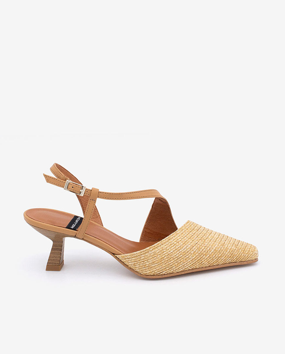 LORAINE – Zapato de salón destalonado con cierre cruzado en rafia y piel – beige – Talla 36 – Ángel Alarcón