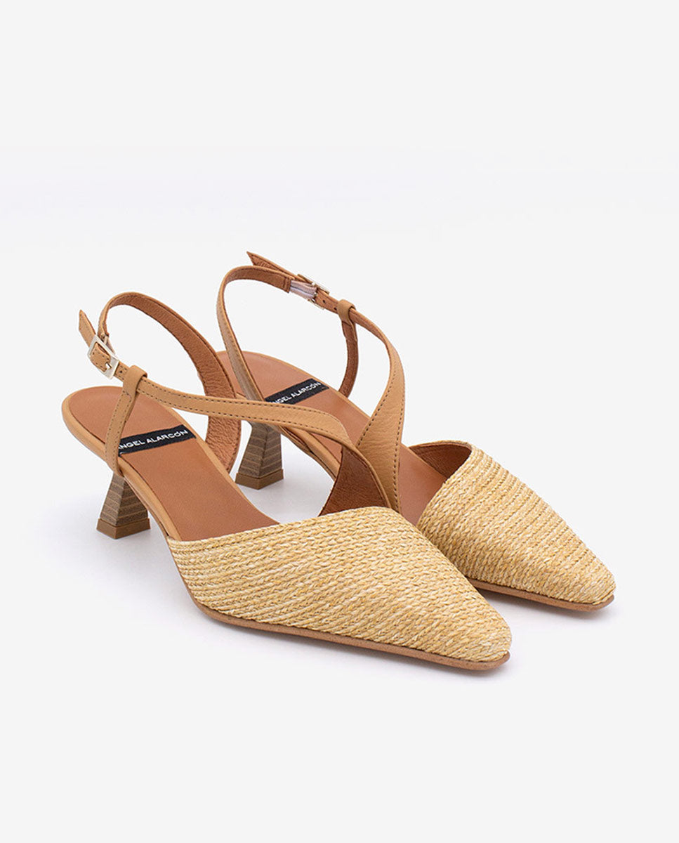 LORAINE – Zapato de salón destalonado con cierre cruzado en rafia y piel – beige – Talla 37 – Ángel Alarcón