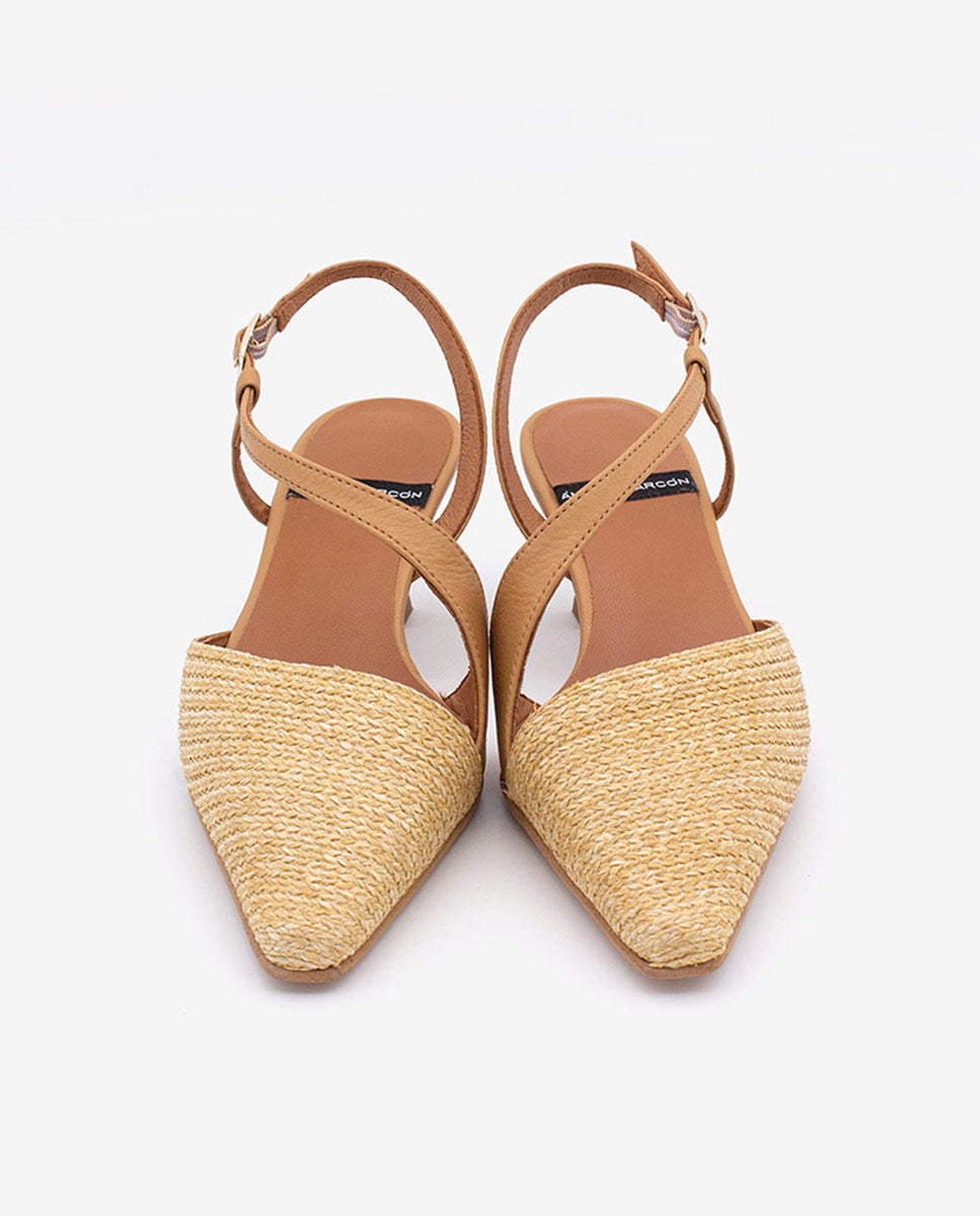LORAINE – Zapato de salón destalonado con cierre cruzado en rafia y piel – beige – Talla 39 – Ángel Alarcón