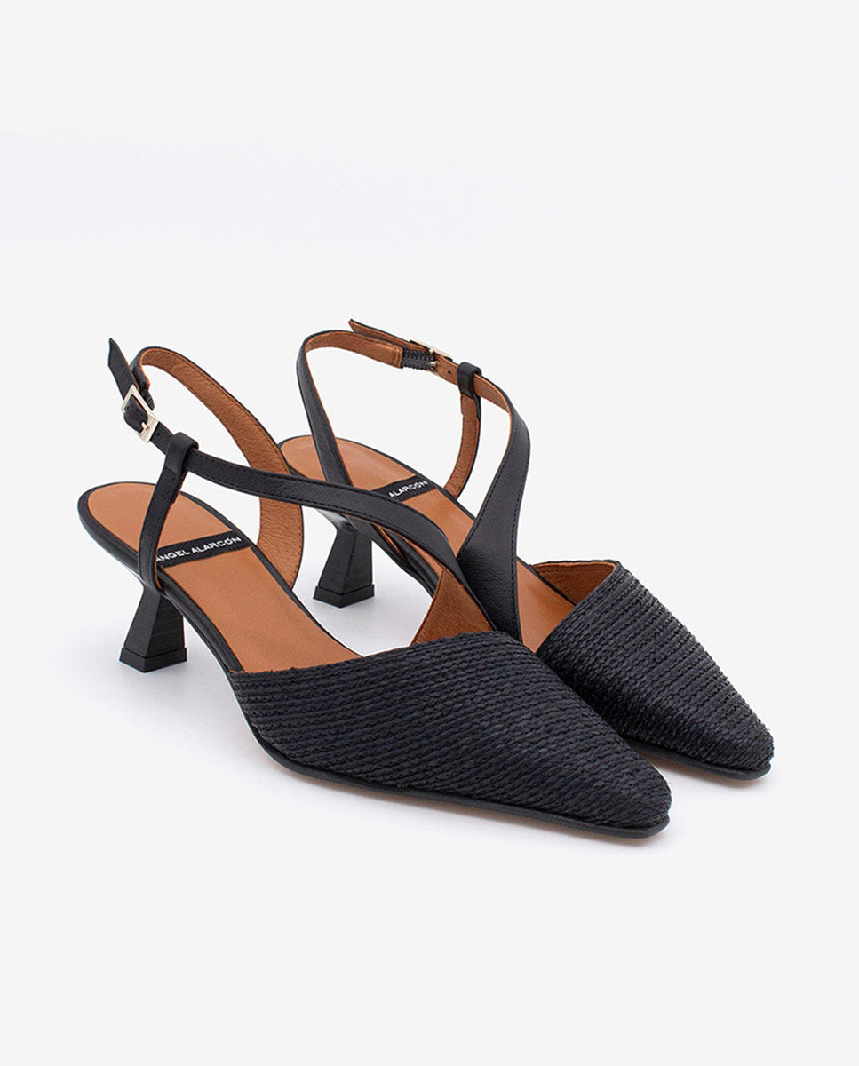 LORAINE – Zapato de salón destalonado con cierre cruzado en rafia y piel – negro – Talla 41 – Ángel Alarcón