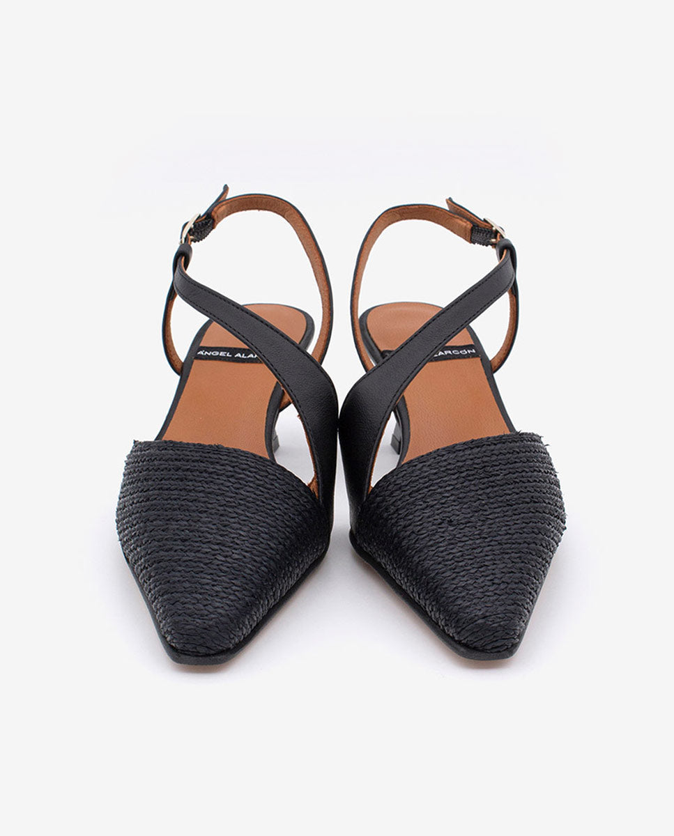 LORAINE – Zapato de salón destalonado con cierre cruzado en rafia y piel – negro – Ángel Alarcón