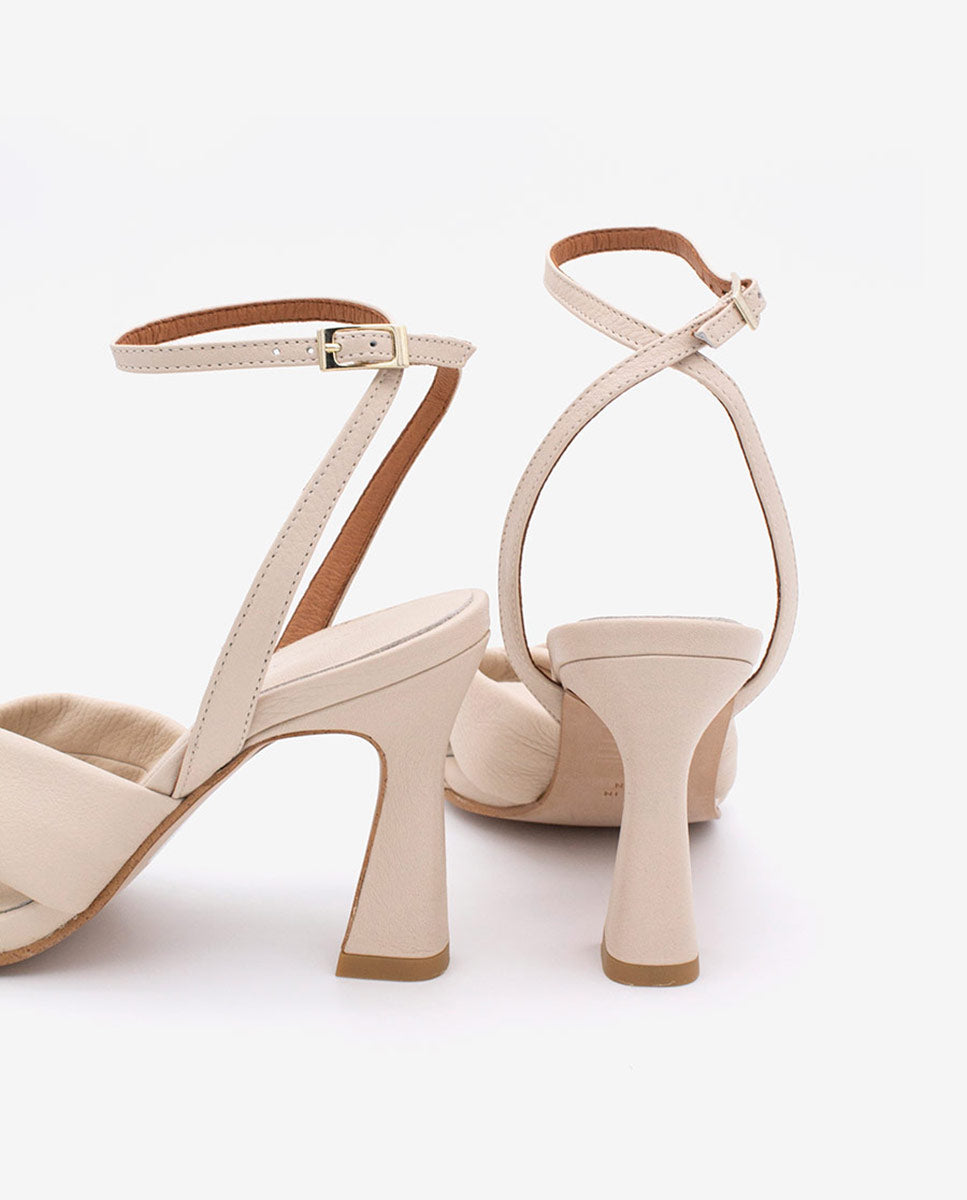 MAELLE – Sandalia con pala cruzada y tacón alto en piel – Talla 36 – Ángel Alarcón