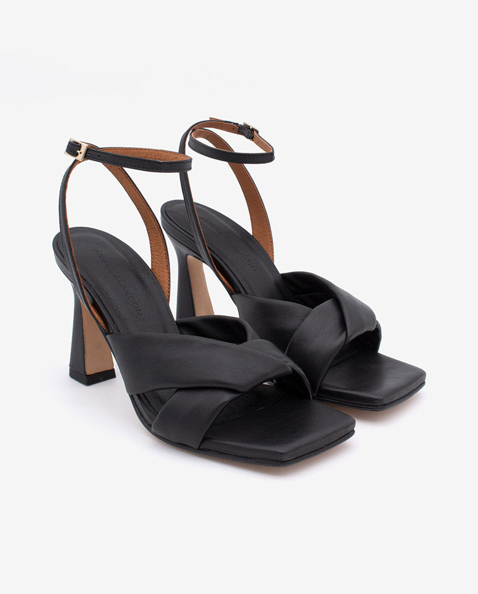 MAELLE – Sandalia con pala cruzada y tacón alto en piel – negro – Talla 37 – Ángel Alarcón