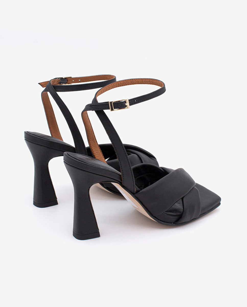 MAELLE – Sandalia con pala cruzada y tacón alto en piel – negro – Talla 37 – Ángel Alarcón