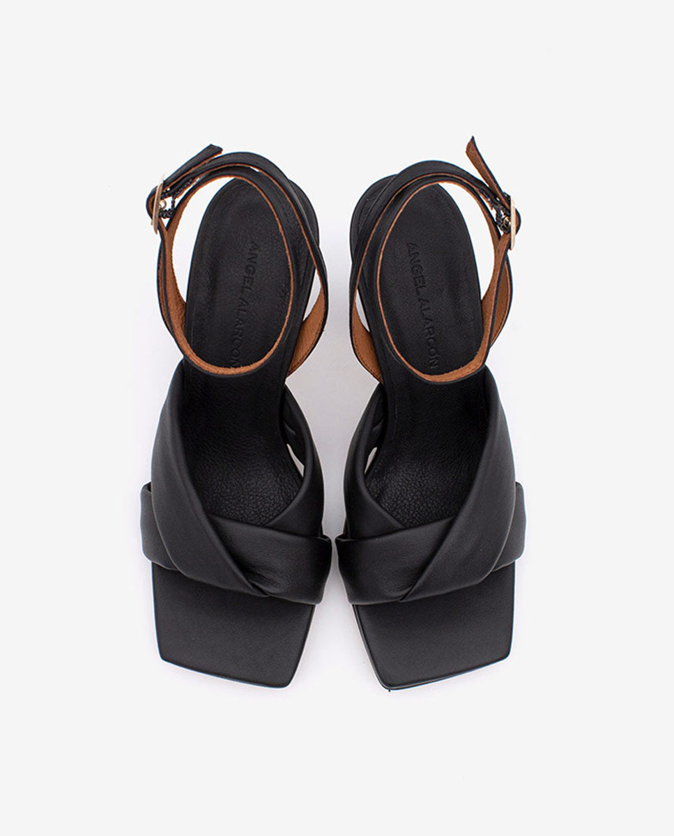 MAELLE – Sandalia con pala cruzada y tacón alto en piel – negro – Talla 38 – Ángel Alarcón