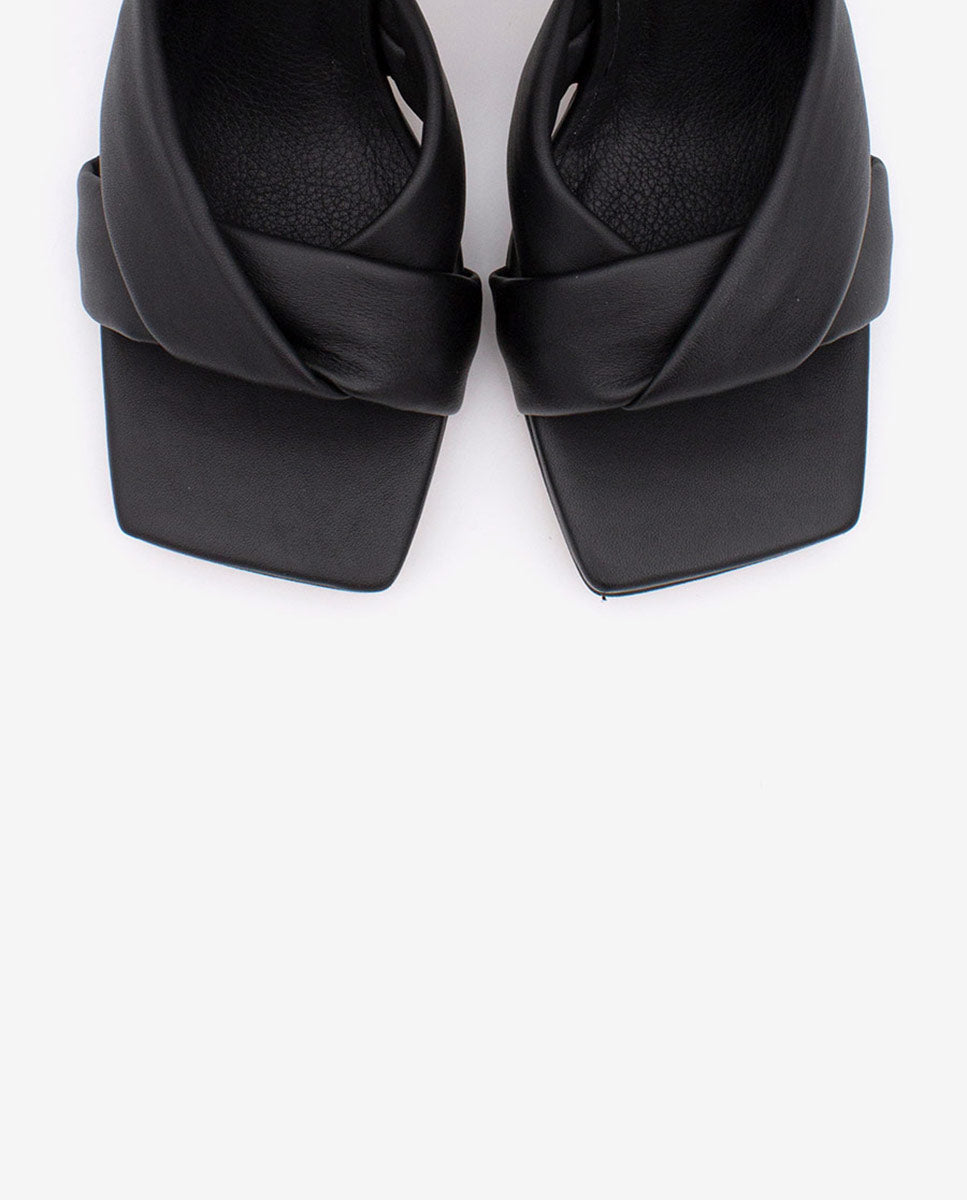 MAELLE – Sandalia con pala cruzada y tacón alto en piel – negro – Talla 38 – Ángel Alarcón