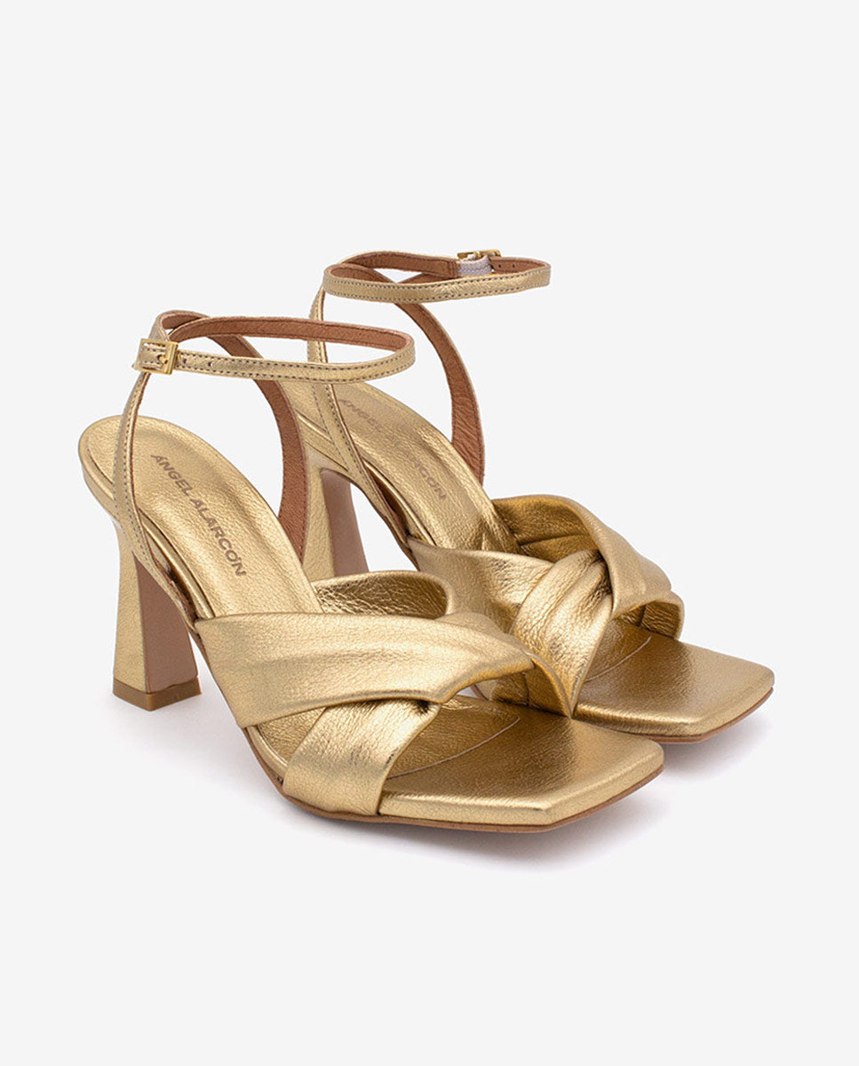 MAELLE – Sandalia con pala cruzada y tacón alto en piel metalizada – Talla 38 – Ángel Alarcón