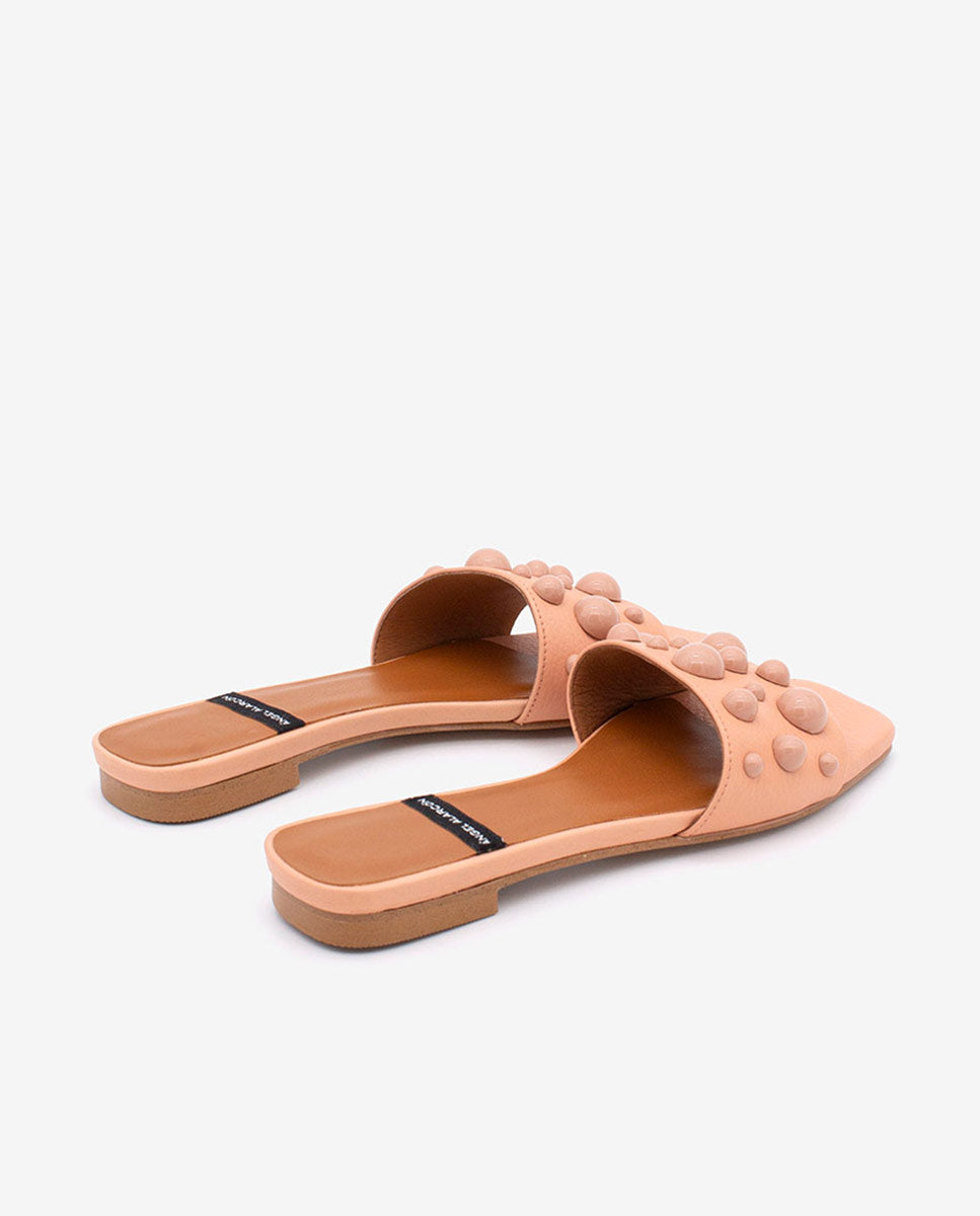 SYLVIE – Zapatos planos en piel tipo mule abiertos con pala adornada con semiesferas – Talla 40 – Ángel Alarcón
