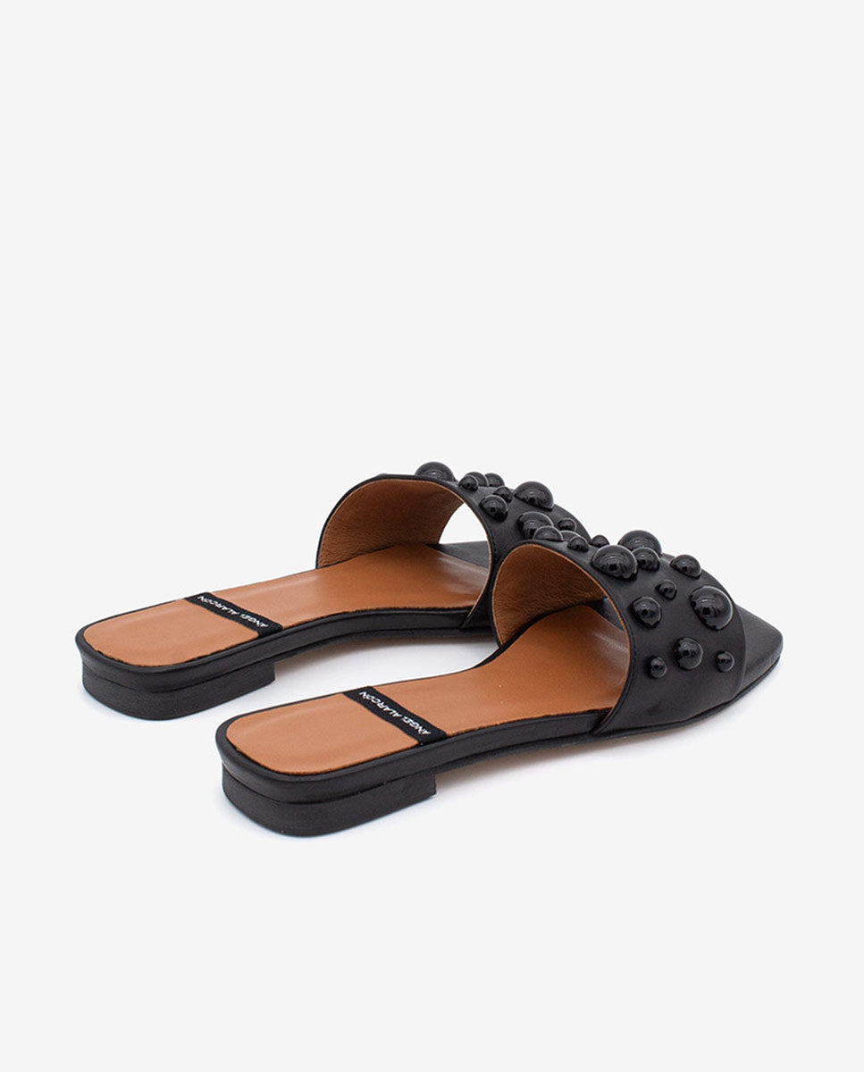 SYLVIE – Zapatos planos en piel tipo mule abiertos con pala adornada con semiesferas – negro – Talla 36 – Ángel Alarcón