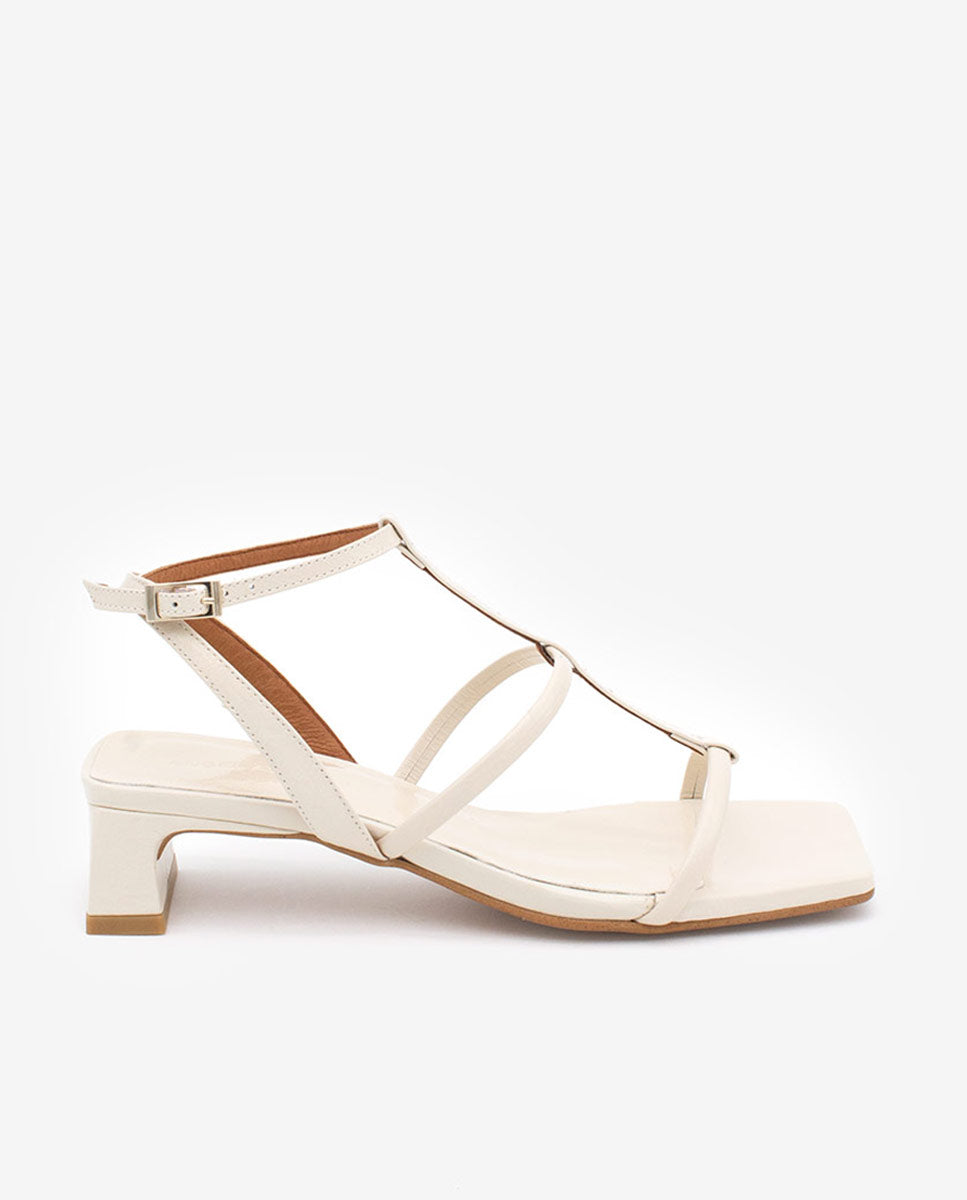 RACHEL – Sandalia de tiras t-strap con tacón bajo en piel brillante texturizada – beige – Talla 38 – Ángel Alarcón
