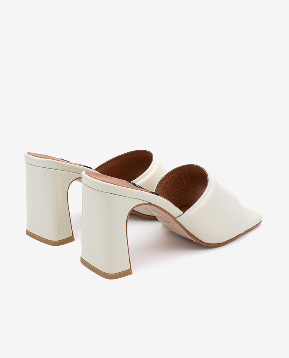 AURIANE – Mule abierto con tacón ancho y pala acolchada en piel brillante – Talla 39 – Ángel Alarcón
