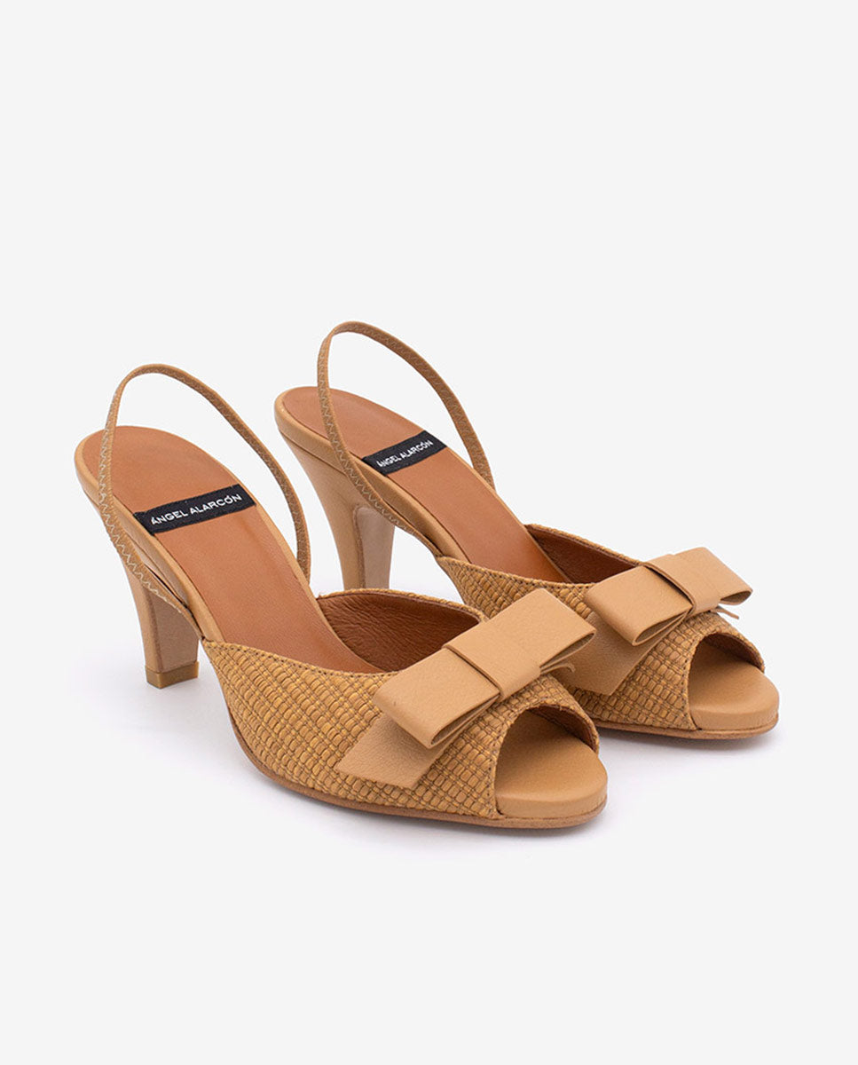 BLANCHE – Sandalia destalonada con pala de rafia y lazo de piel – camel – Talla 37 – Ángel Alarcón