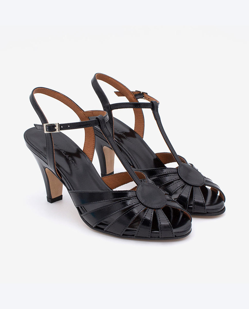 ANNICK – Sandalia de tiras t-strap y tacón fino en piel brillante – negro – Talla 37 – Ángel Alarcón