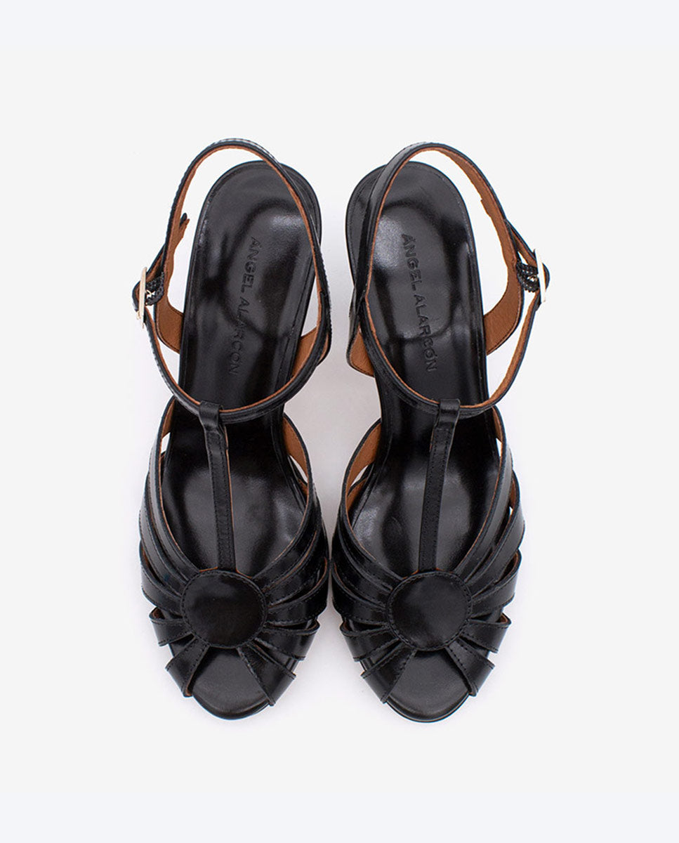 ANNICK – Sandalia de tiras t-strap y tacón fino en piel brillante – negro – Talla 38 – Ángel Alarcón