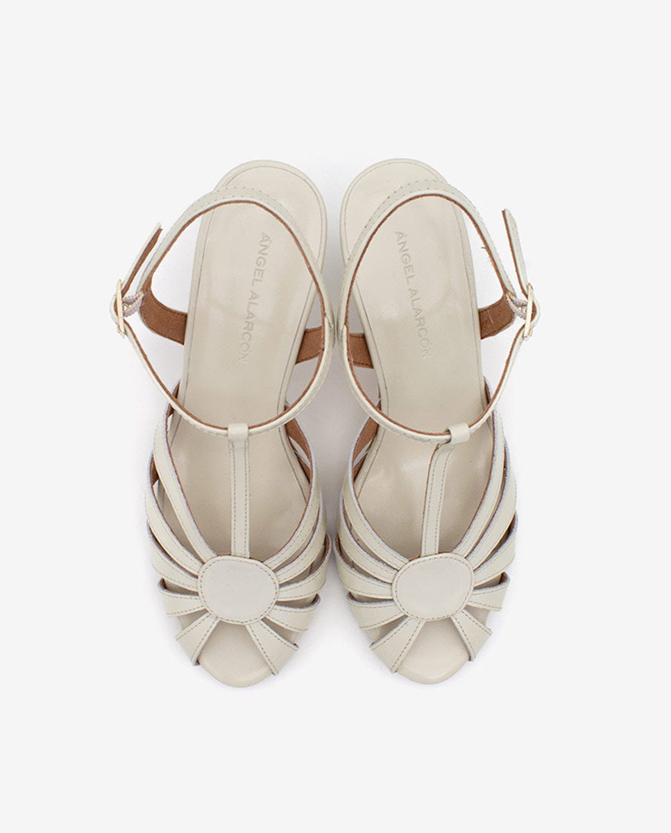 ANNICK – Sandalia de tiras t-strap y tacón fino en piel brillante – Talla 40 – Ángel Alarcón