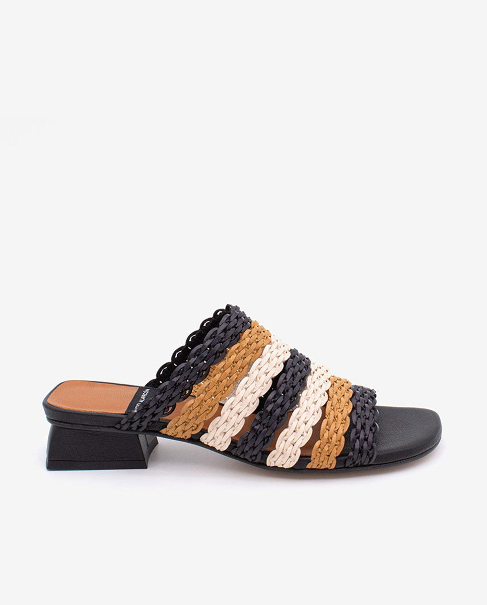 BLANDINE – Sandalia tipo mule con pala trenzada y tacón bajo – negro – Talla 36 – Ángel Alarcón