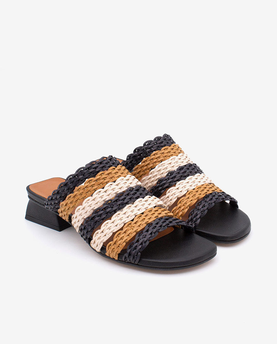BLANDINE – Sandalia tipo mule con pala trenzada y tacón bajo – negro – Talla 37 – Ángel Alarcón
