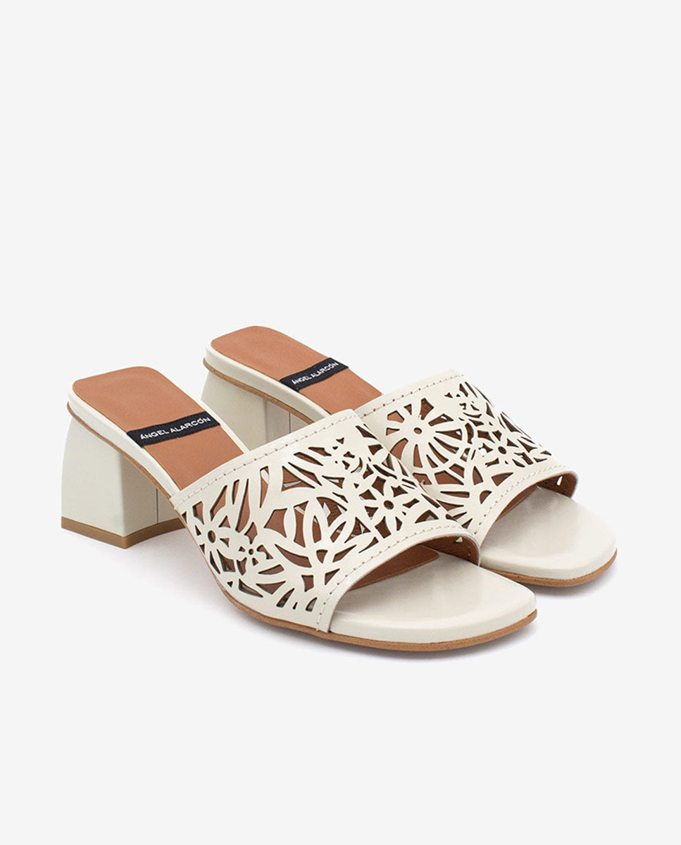 MARGUERITE  - Mule de pala troquelada con tacón ancho en piel brillante – Talla 37 – Ángel Alarcón