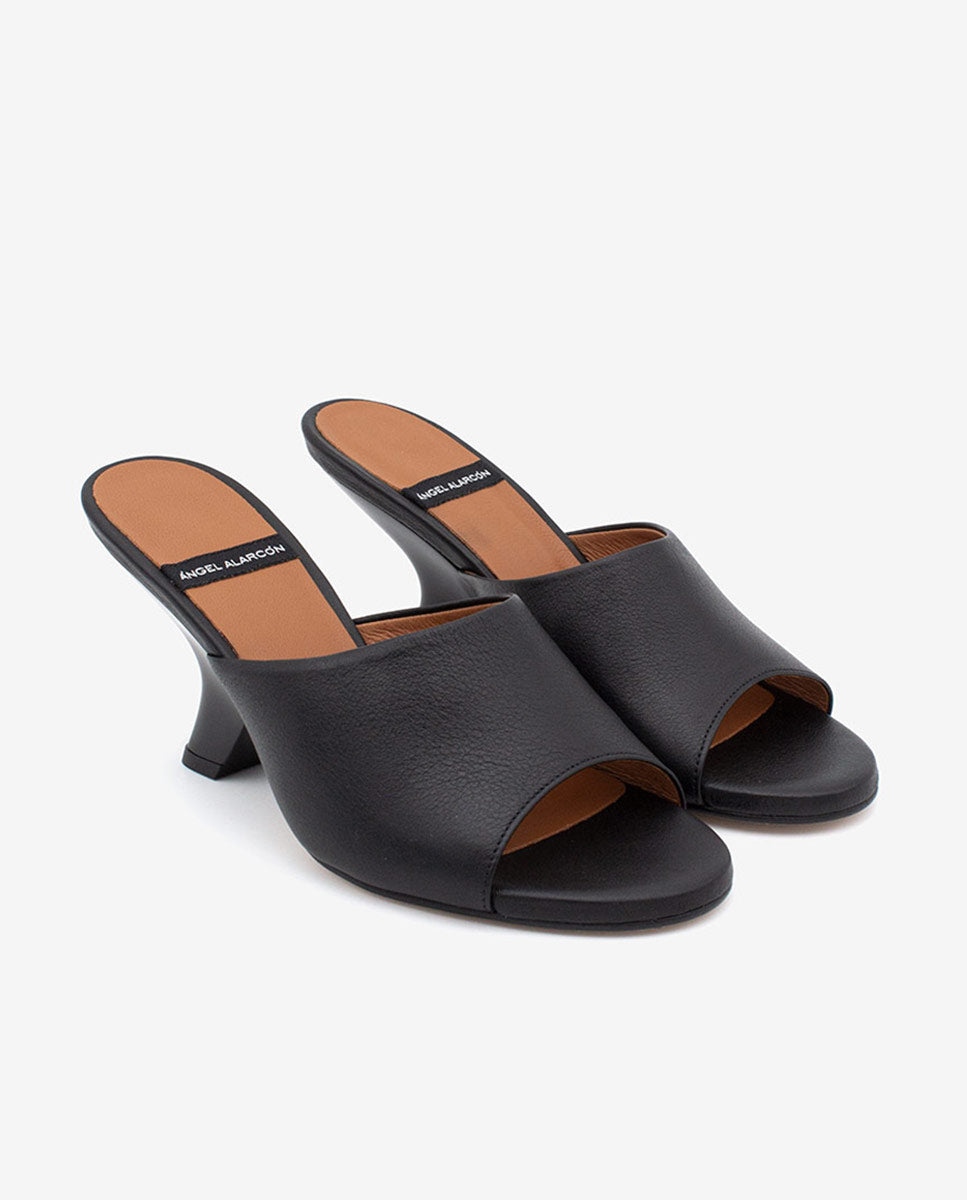LILY - Mules con tacón de diseño de piel – negro – Talla 37 – Ángel Alarcón