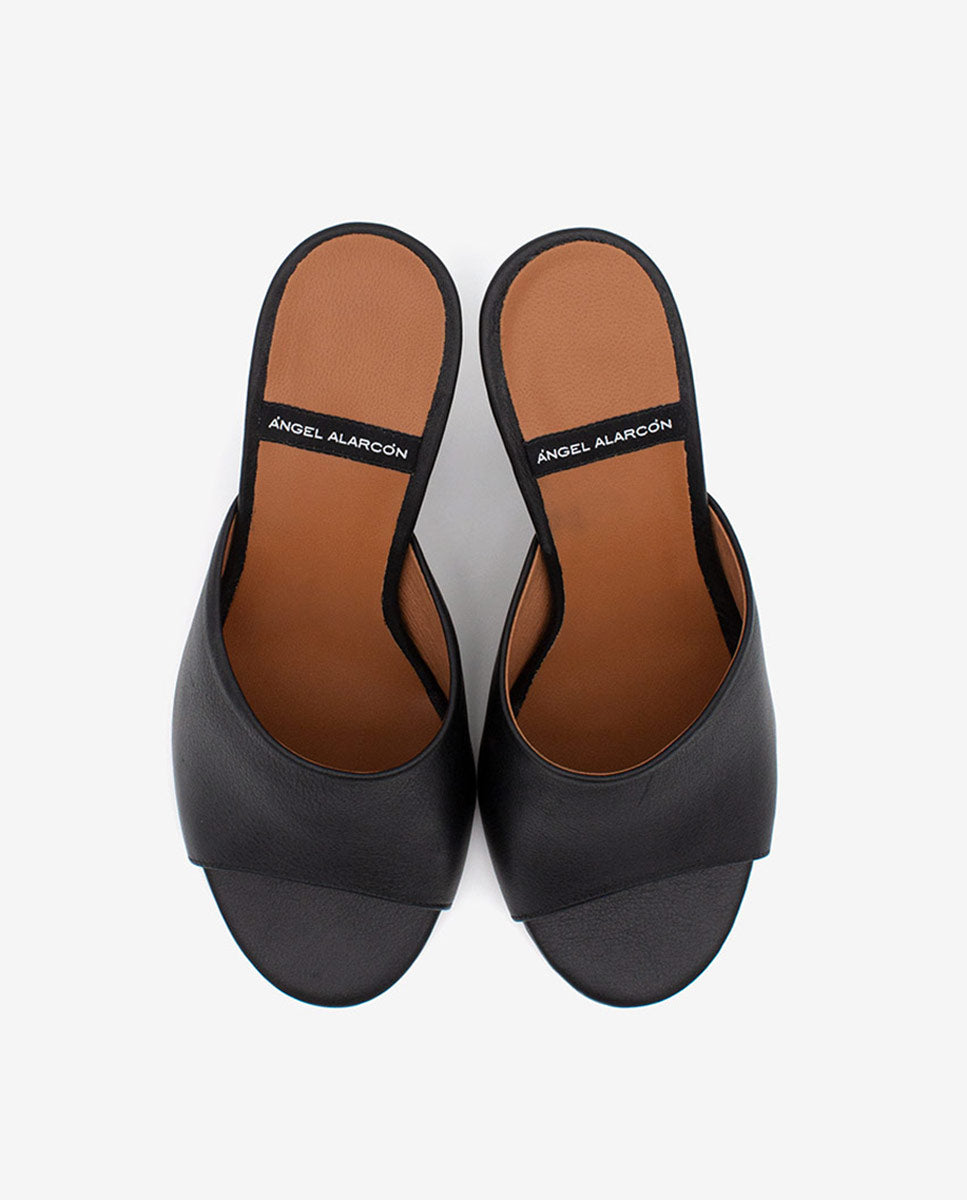 LILY - Mules con tacón de diseño de piel – negro – Talla 38 – Ángel Alarcón