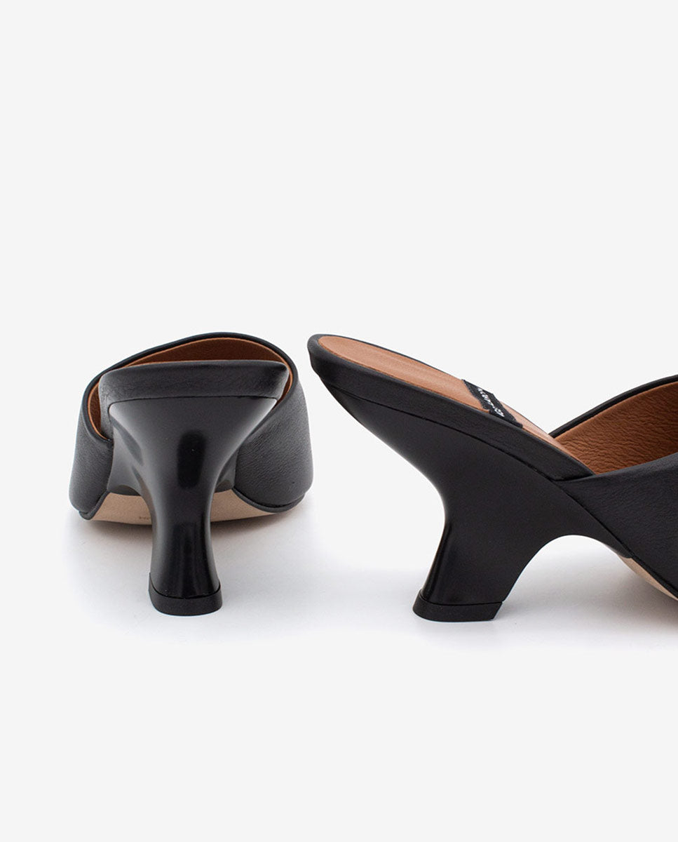 LILY - Mules con tacón de diseño de piel – negro – Talla 38 – Ángel Alarcón