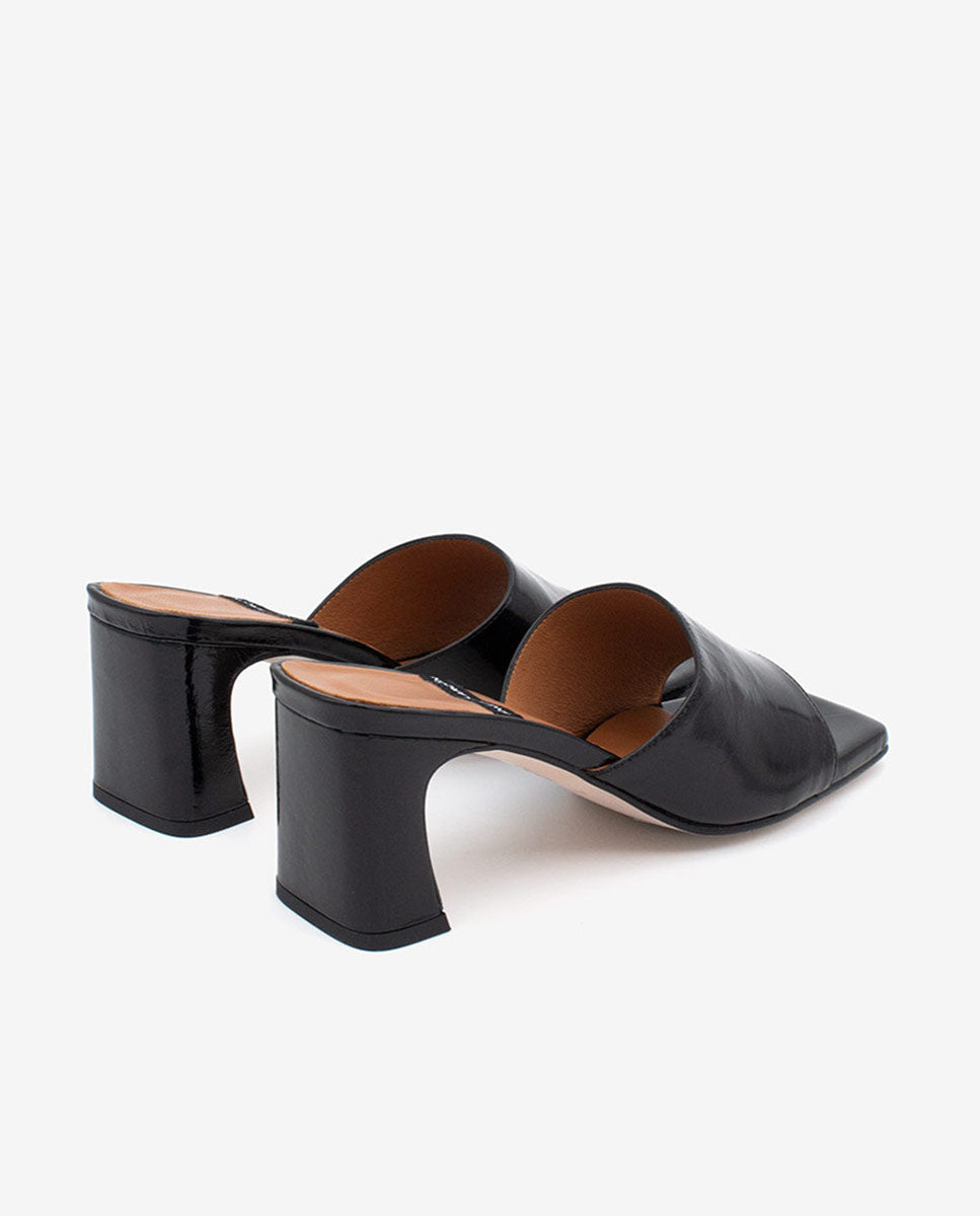 ZELIE - Mules abiertas con tacón medio de piel brillante – negro – Talla 39 – Ángel Alarcón