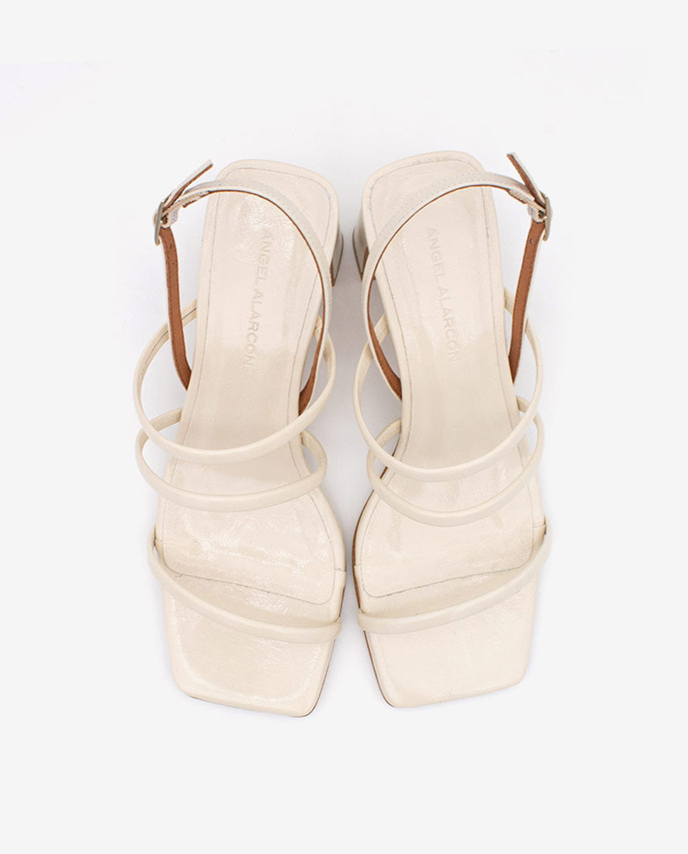 FABIENNE - Sandalia de tiras con tacón en piel texturizada – beige – Talla 39 – Ángel Alarcón