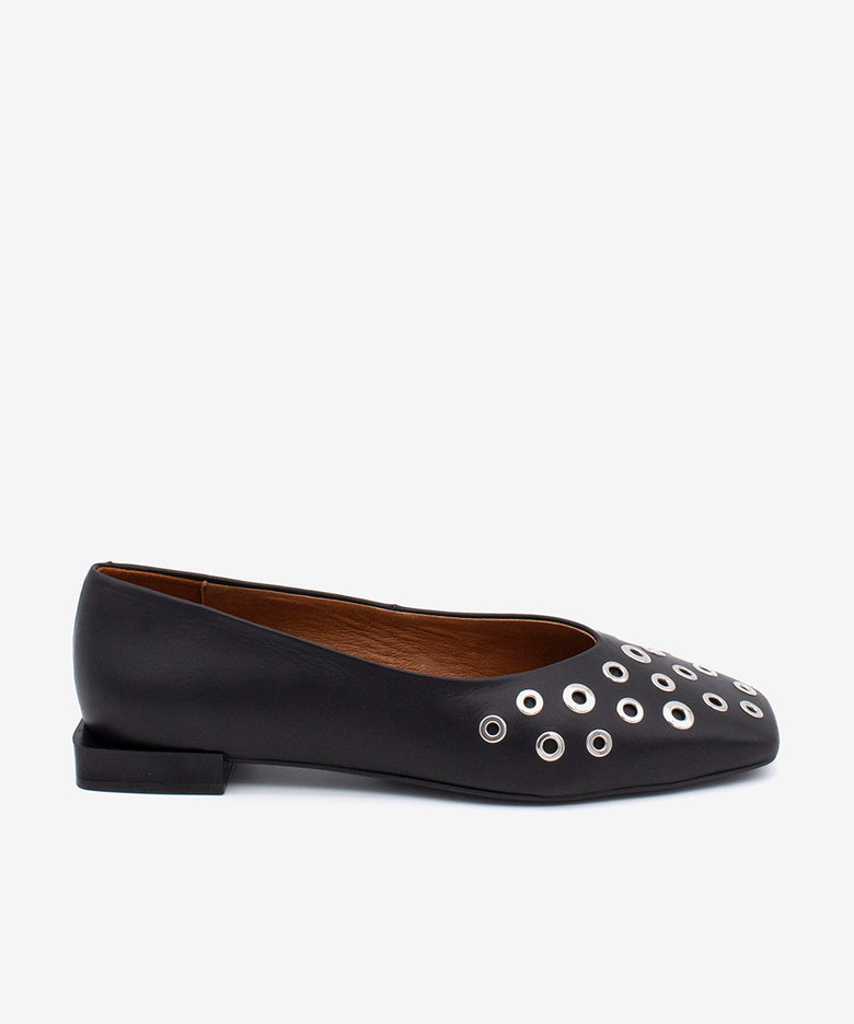 NIRA – Bailarina con punta cuadrada y tachas de piel – negro – Talla 35 – Ángel Alarcón