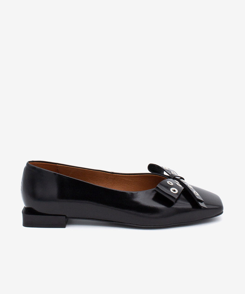 ADELIA – Bailarina de piel con punta cuadrada y lazo con tachas – negro – Talla 35 – Ángel Alarcón