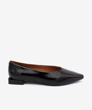 NAYU – Bailarina de piel brillante texturizada con punta fina – negro – Talla 36 – Ángel Alarcón