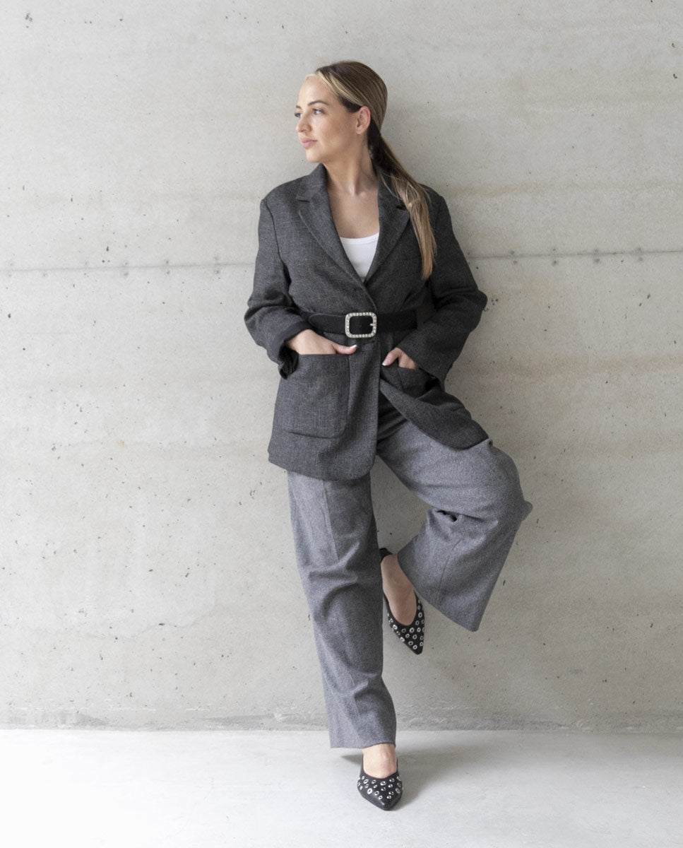 SILA – Bailarina de piel con punta fina y tachas redondas – negro – Talla 35 – Ángel Alarcón