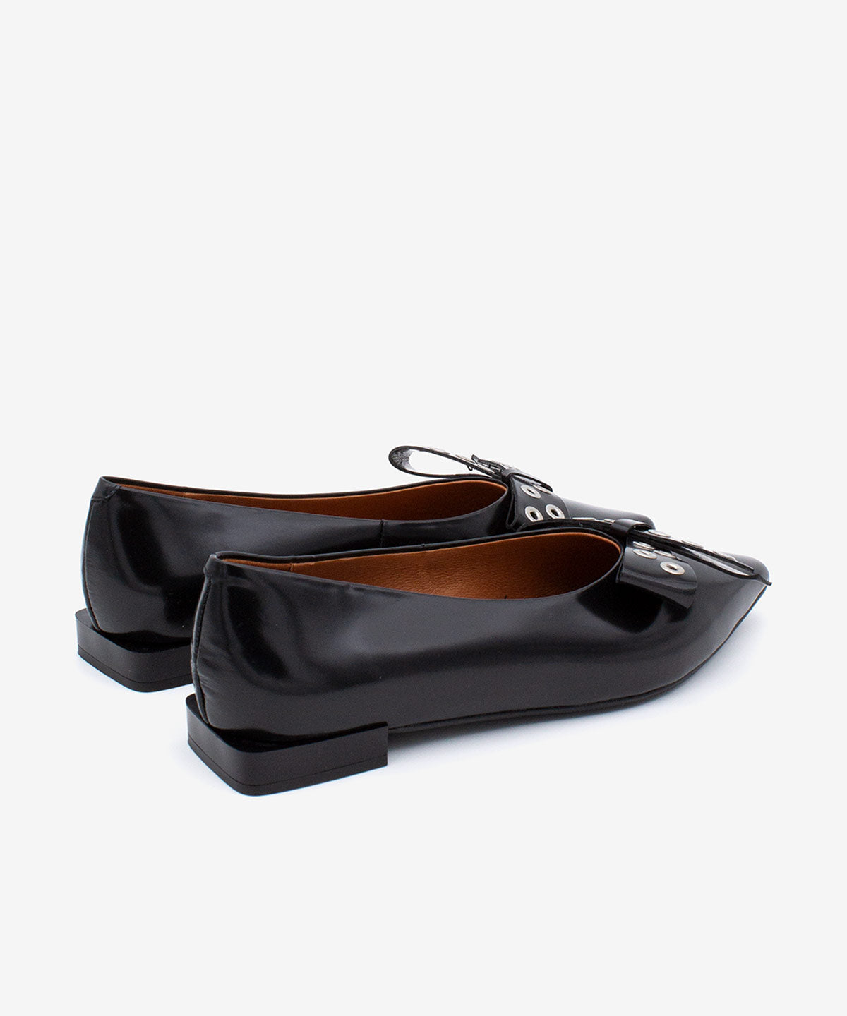 NESSA – Bailarina cómoda con lazo de tachas y piel acharolada – negro – Talla 37 – Ángel Alarcón