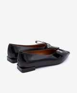 NESSA – Bailarina cómoda con lazo de tachas y piel acharolada – negro – Talla 37 – Ángel Alarcón