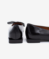 NESSA – Bailarina cómoda con lazo de tachas y piel acharolada – negro – Talla 39 – Ángel Alarcón