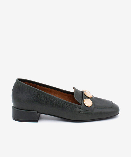 BRUNE – Mocasín de mujer de piel con punta redonda y adorno de semiesferas – Talla 37 – Ángel Alarcón
