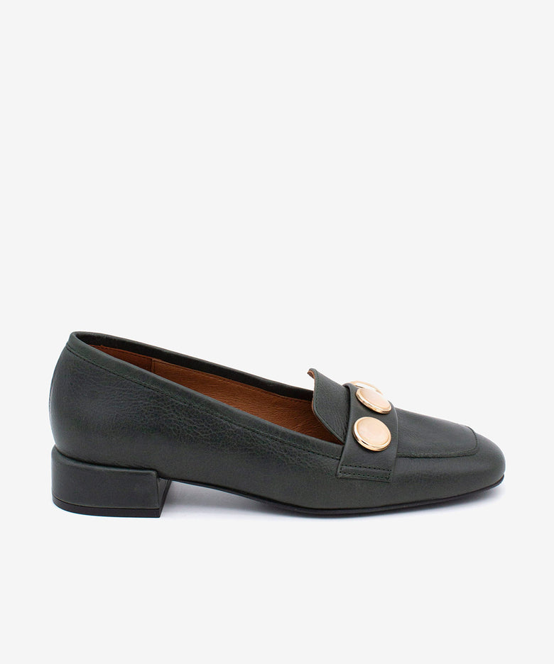 BRUNE – Mocasín de mujer de piel con punta redonda y adorno de semiesferas – Talla 37 – Ángel Alarcón