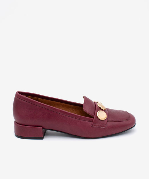 BRUNE – Mocasín de mujer de piel con punta redonda y adorno de semiesferas – Talla 35 – Ángel Alarcón