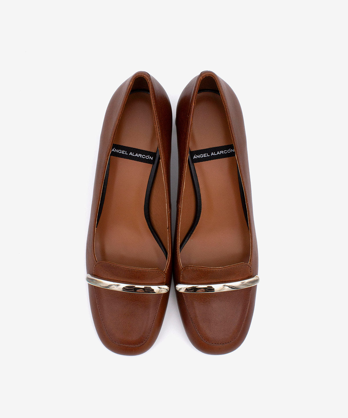YAIRA – Salón de mujer tipo mocasín con detalle metálico y tacón ancho – Talla 38 – Ángel Alarcón