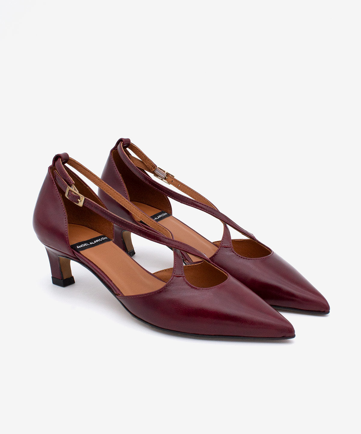 JOLIE – Zapato de pala y talón con cierre cruzado y tacón mini de piel con brillo – Talla 36 – Ángel Alarcón