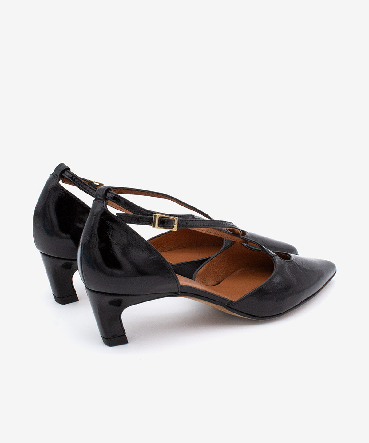 JOLIE – Zapato de pala y talón con cierre cruzado y tacón mini de piel brillante – negro – Talla 37 – Ángel Alarcón