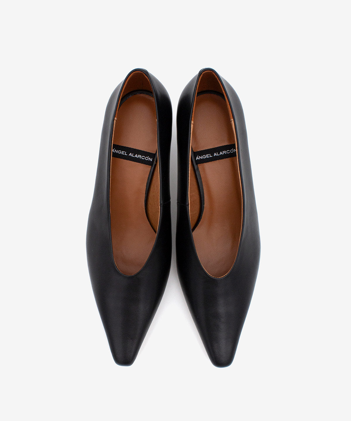 NOLA - Comfortable women's leather pump with medium thin heel