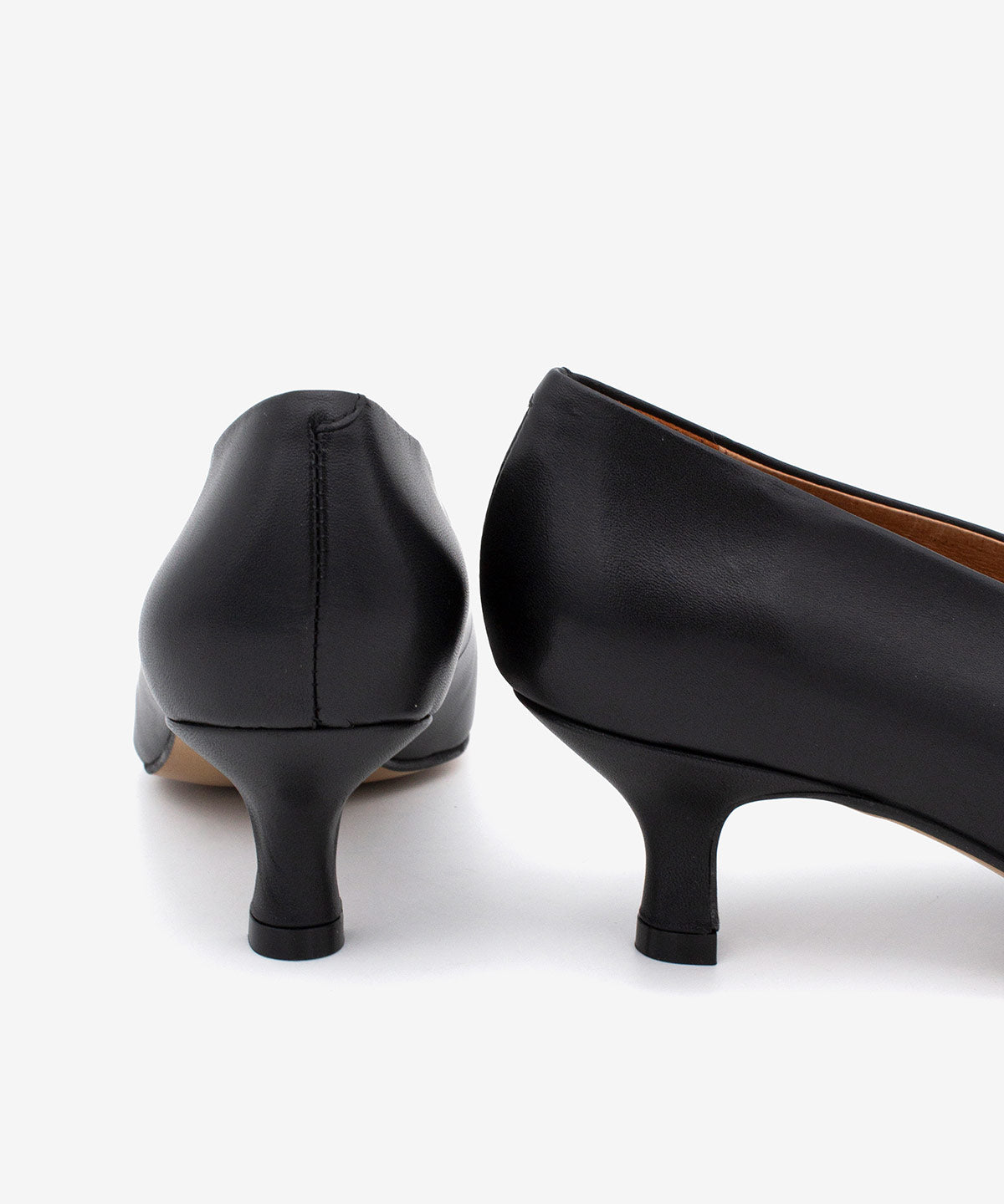 NOLA - Salón de mujer cómodo de piel con tacón fino medio – negro – Talla 42 – Ángel Alarcón