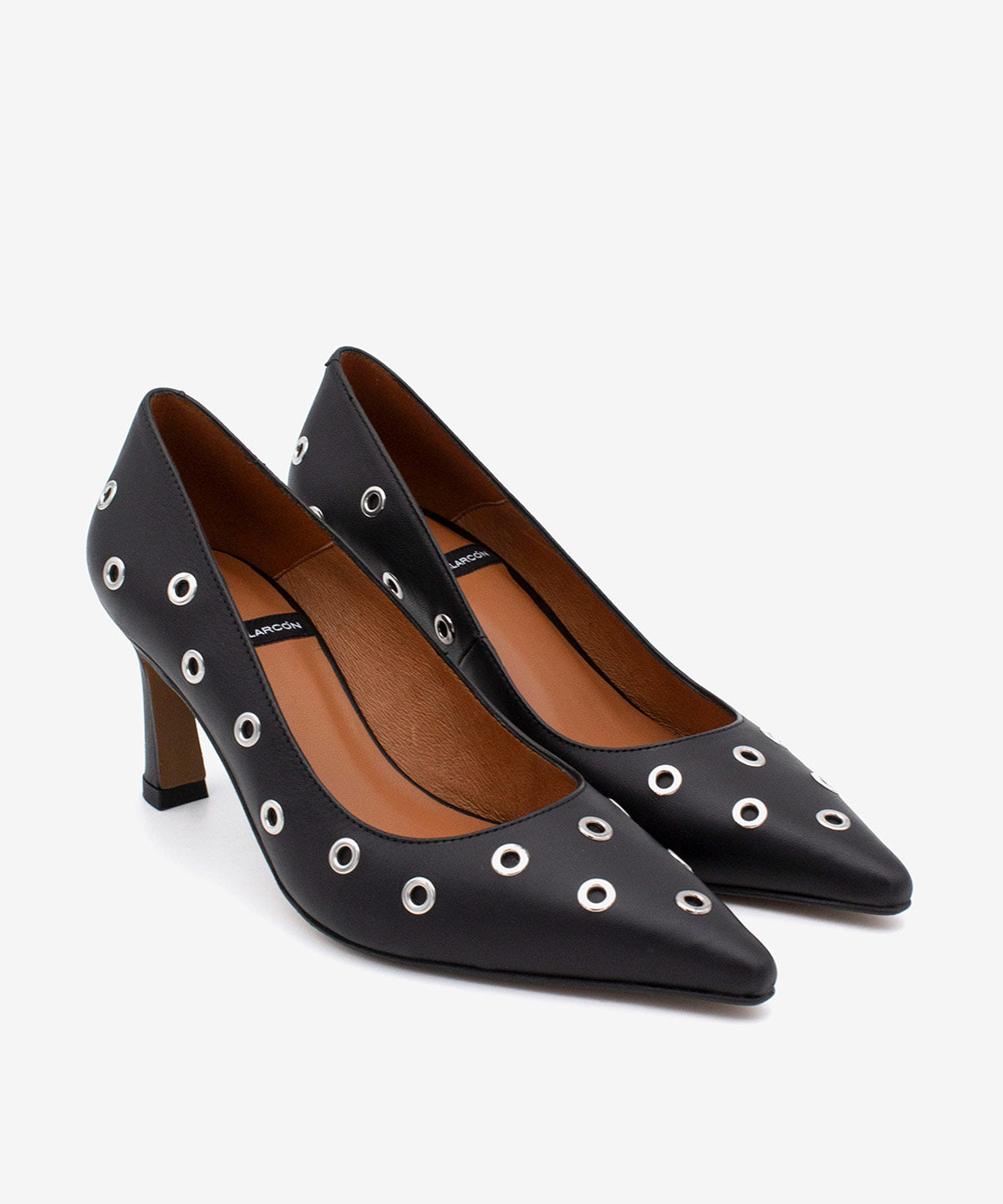 ADRIENE – Stiletto de mujer de piel elegante y moderno con tachas – negro – Talla 36 – Ángel Alarcón