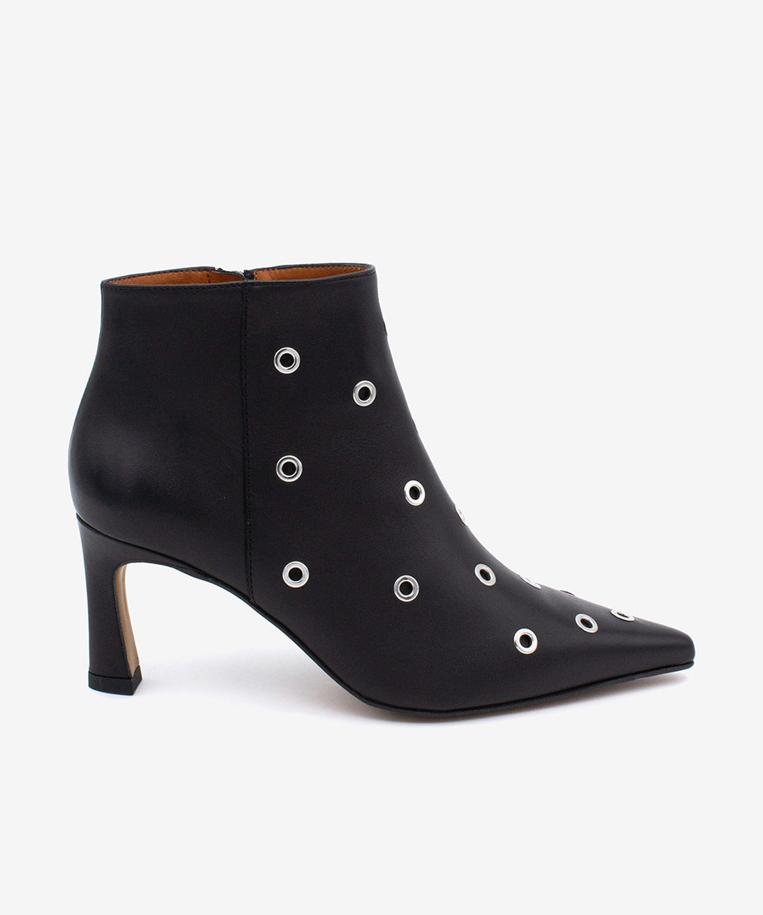 CLARINE – Botines con tacón cómodo y tachas de piel – negro – Talla 35 – Ángel Alarcón