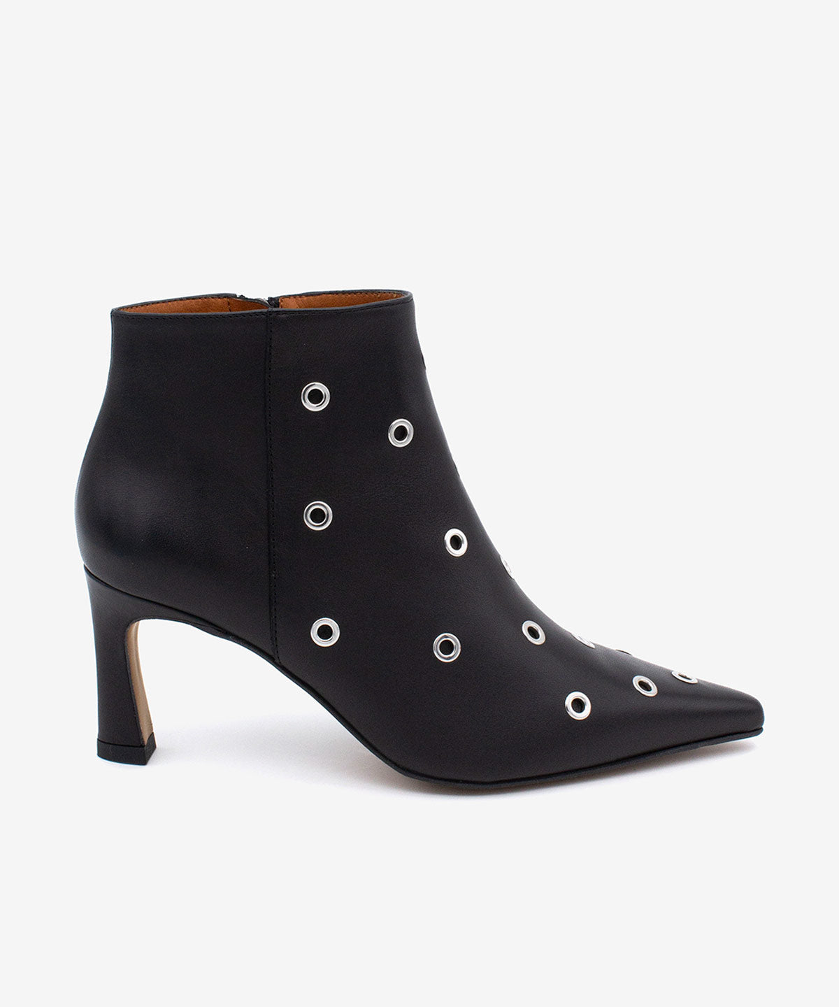 CLARINE – Botines con tacón cómodo y tachas de piel – negro – Talla 35 – Ángel Alarcón